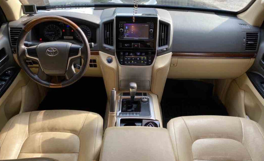 Toyota Land Cruiser V6 Blindada – Año 2016