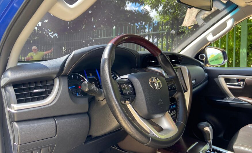 Toyota Fortuner VXR+ V6 – Año 2017