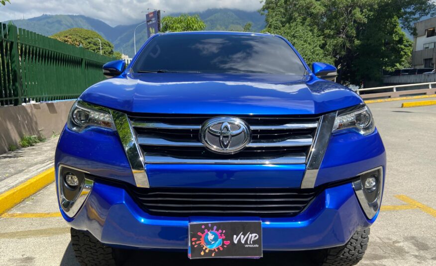 Toyota Fortuner VXR+ V6 – Año 2017