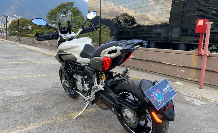 MV Agusta Stralade 800 – Año 2016