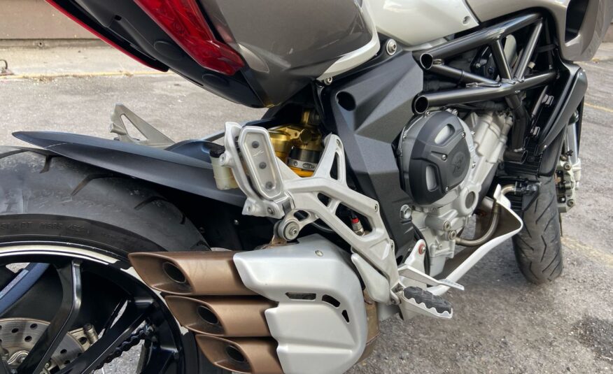 MV Agusta Stralade 800 – Año 2016