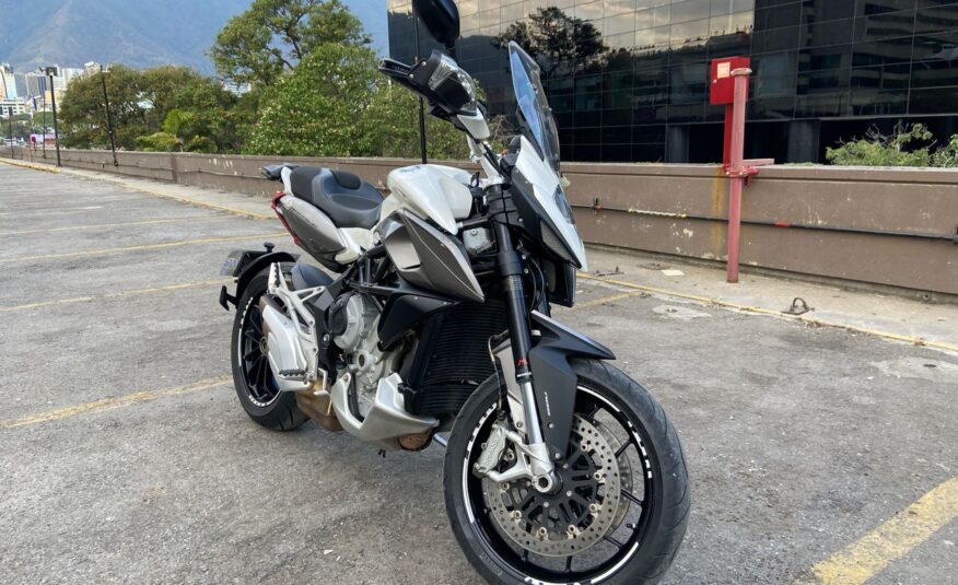 MV Agusta Stralade 800 – Año 2016
