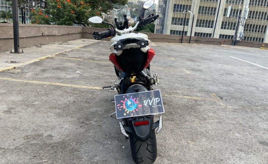 MV Agusta Stralade 800 – Año 2016