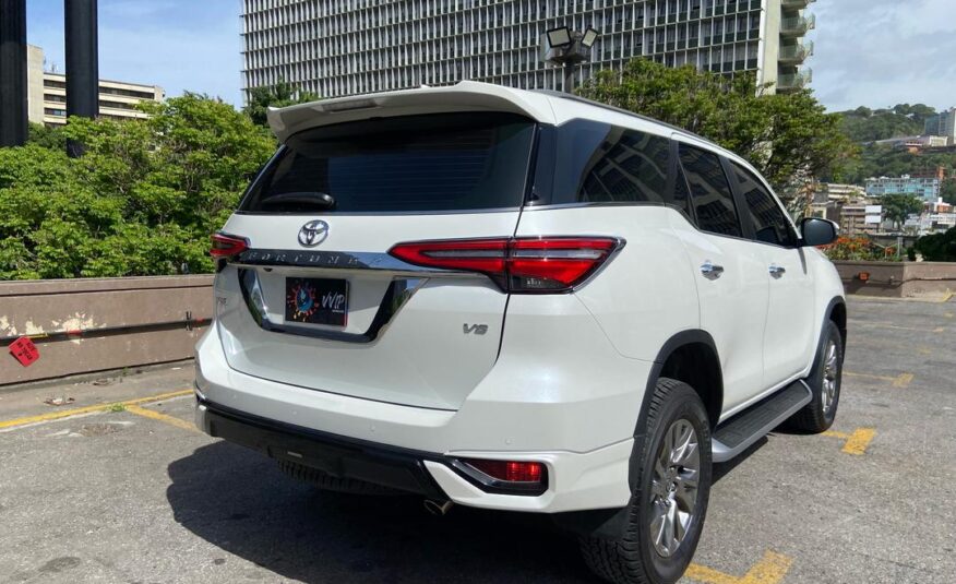 Toyota Fortuner VXR V6 – Año 2025