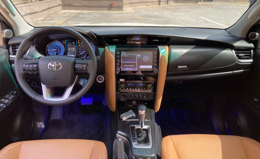 Toyota Fortuner VXR V6 – Año 2025