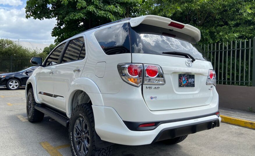 Toyota Fortuner Sportivo – Año 2019