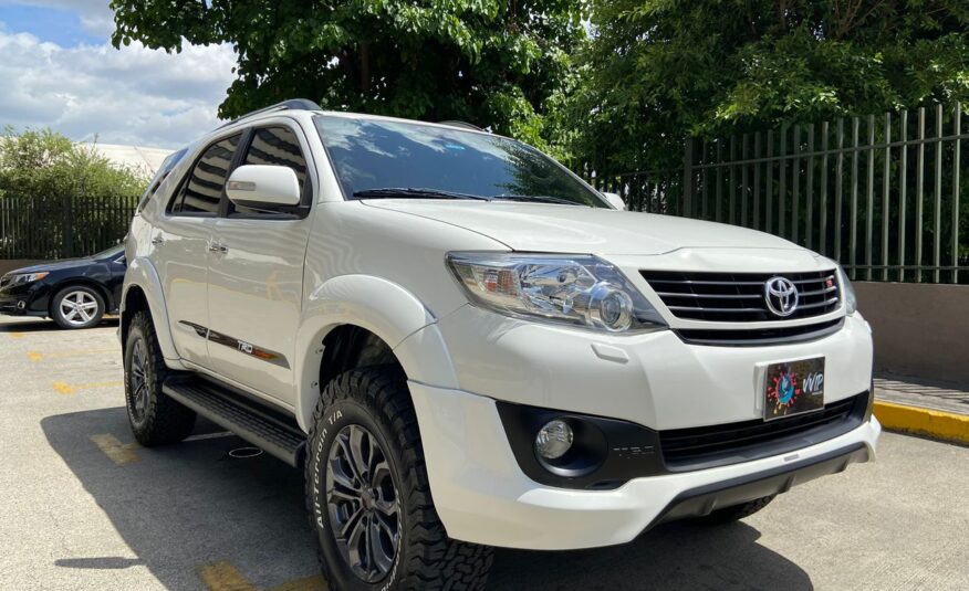 Toyota Fortuner Sportivo – Año 2019