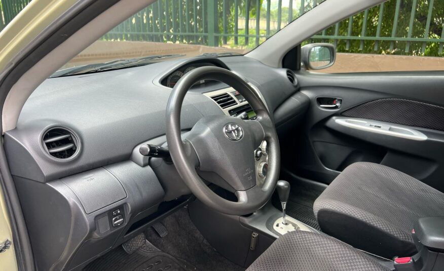Toyota Yaris Belta – Año 2007
