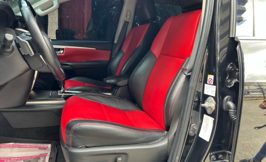 Toyota Fortuner VXR+ V6 – Año 2020