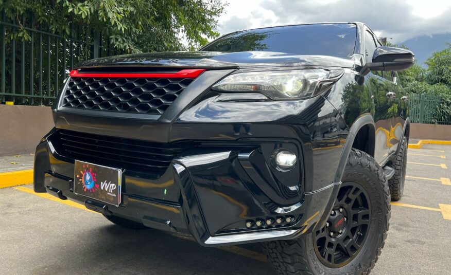 Toyota Fortuner VXR+ V6 – Año 2020