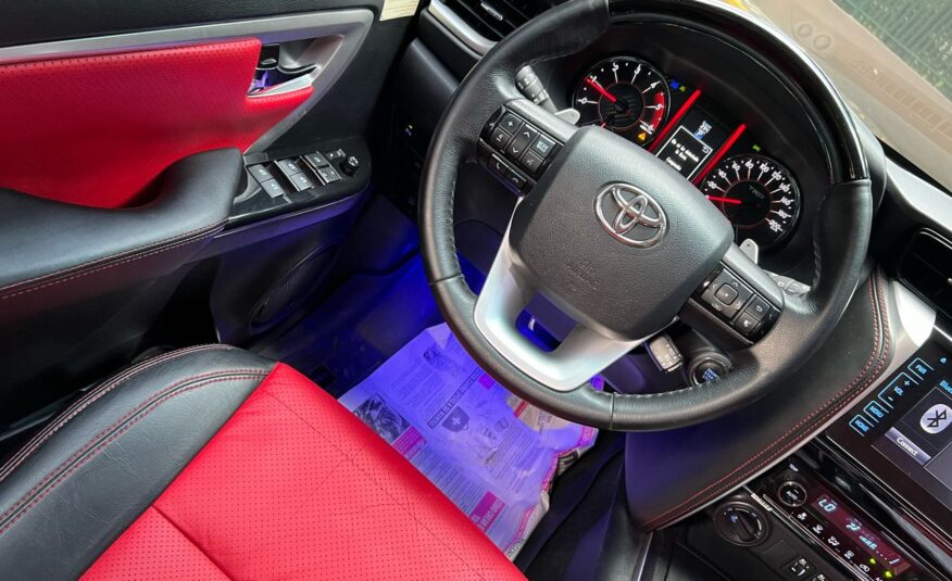 Toyota Fortuner VXR+ V6 – Año 2020