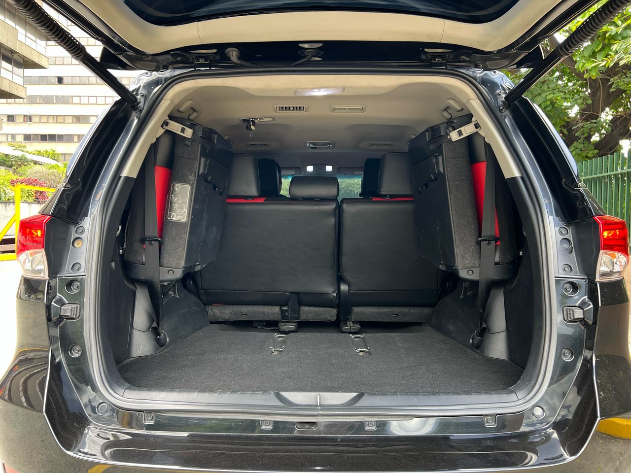 Toyota Fortuner VXR+ V6 – Año 2020