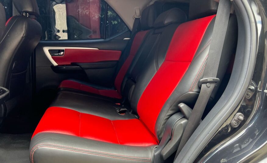 Toyota Fortuner VXR+ V6 – Año 2020