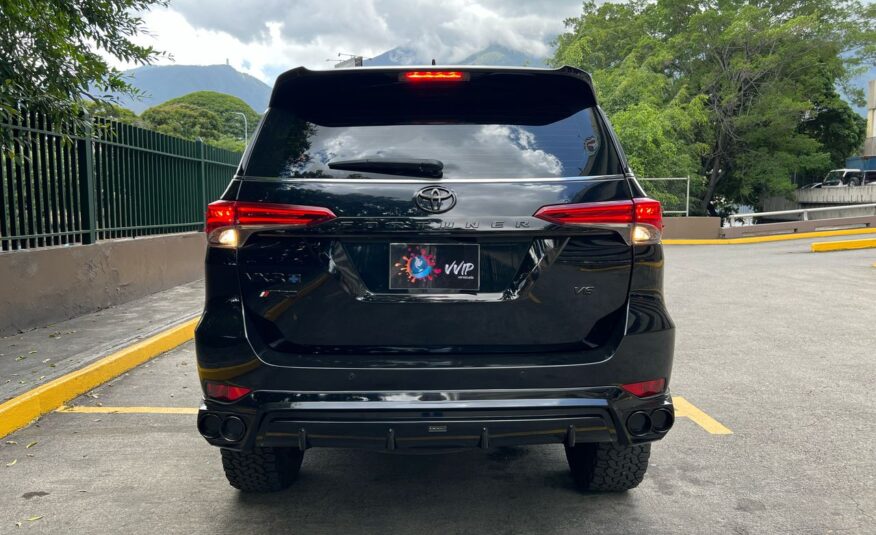 Toyota Fortuner VXR+ V6 – Año 2020