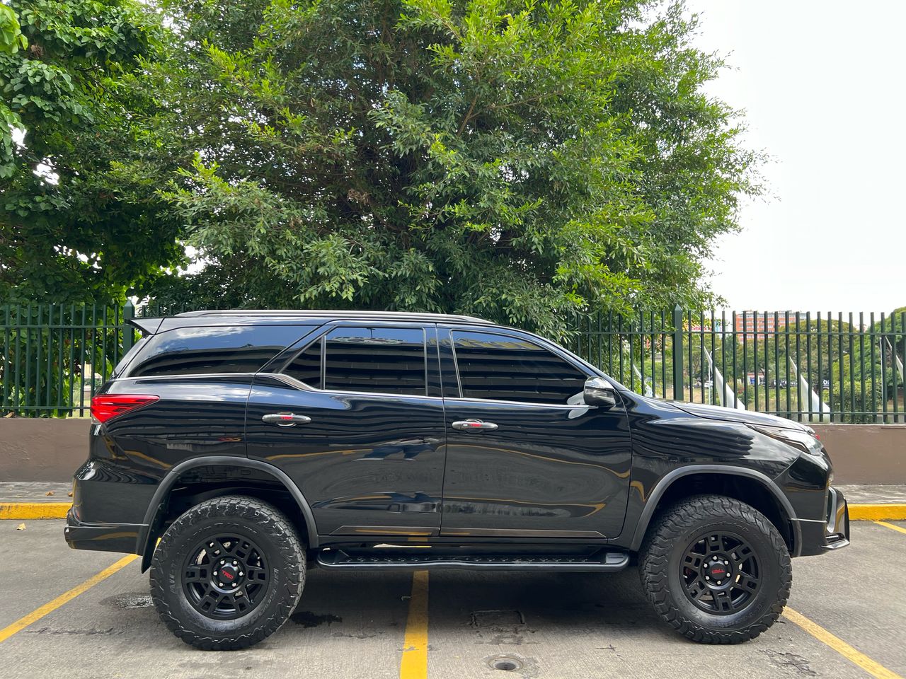 Toyota Fortuner VXR+ V6 – Año 2020