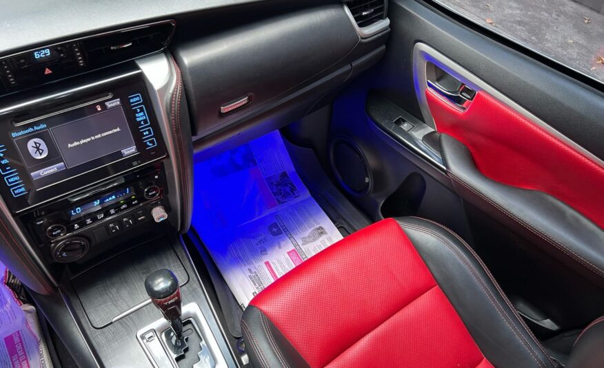 Toyota Fortuner VXR+ V6 – Año 2020