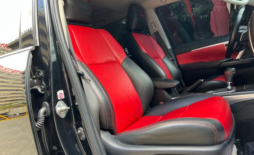 Toyota Fortuner VXR+ V6 – Año 2020
