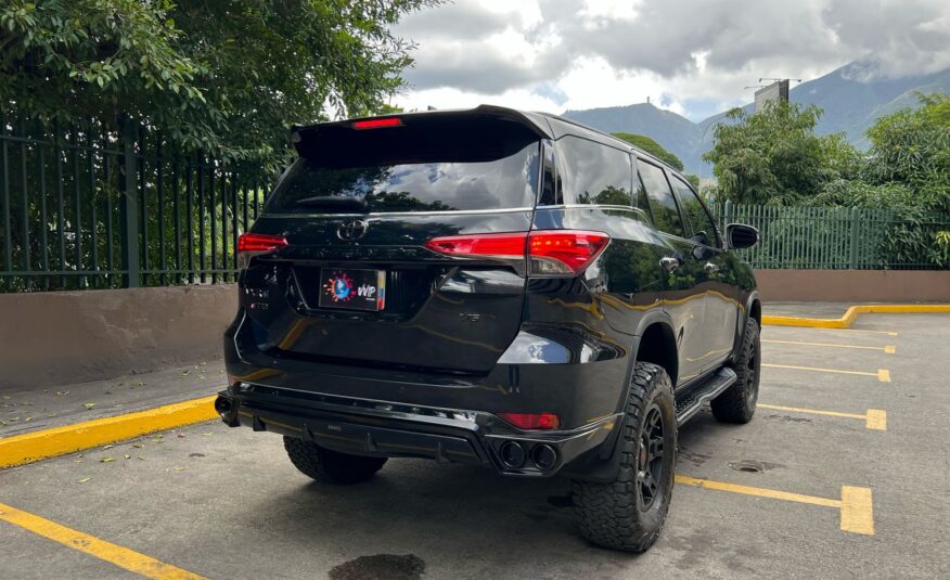 Toyota Fortuner VXR+ V6 – Año 2020