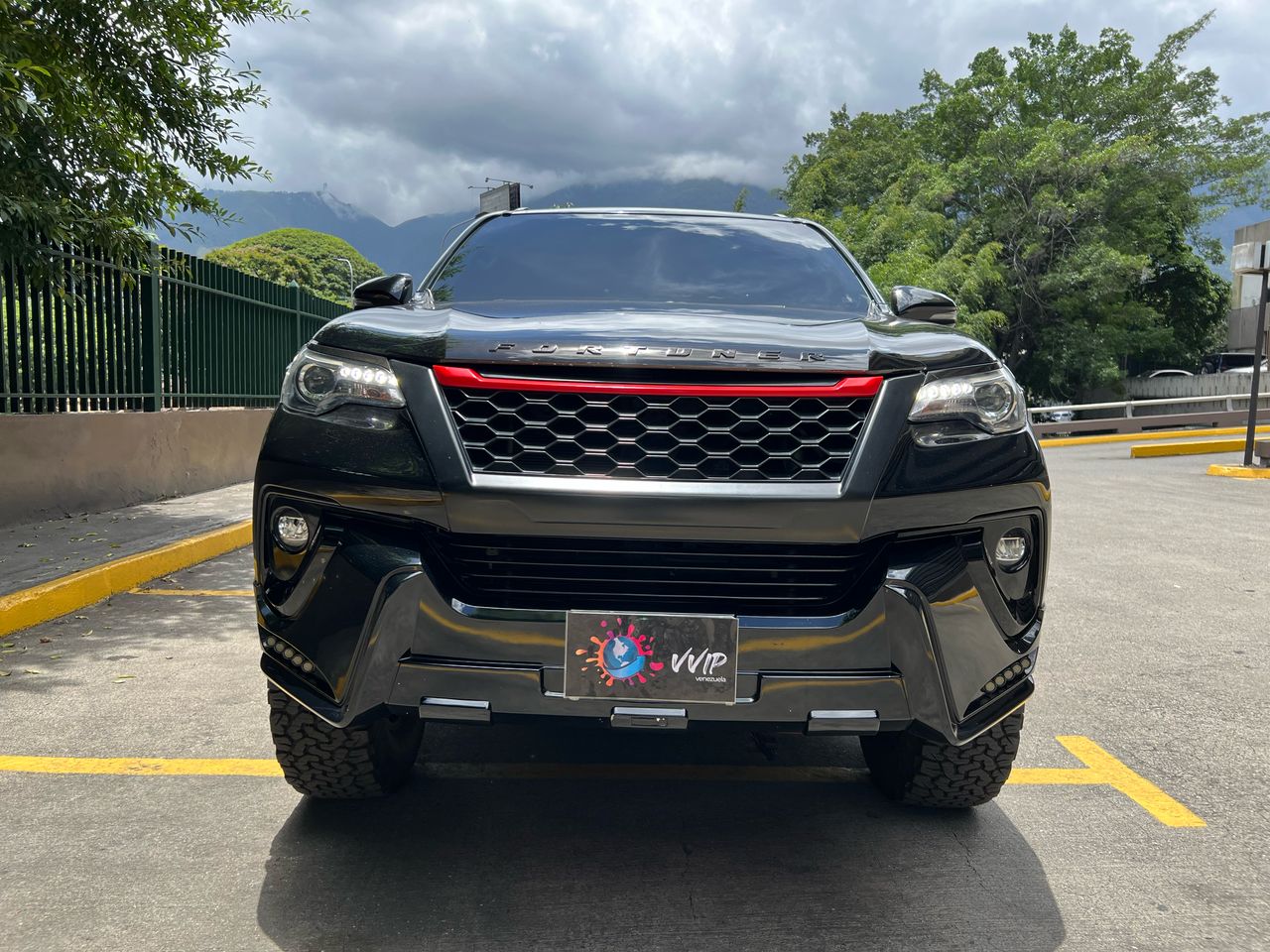 Toyota Fortuner VXR+ V6 – Año 2020