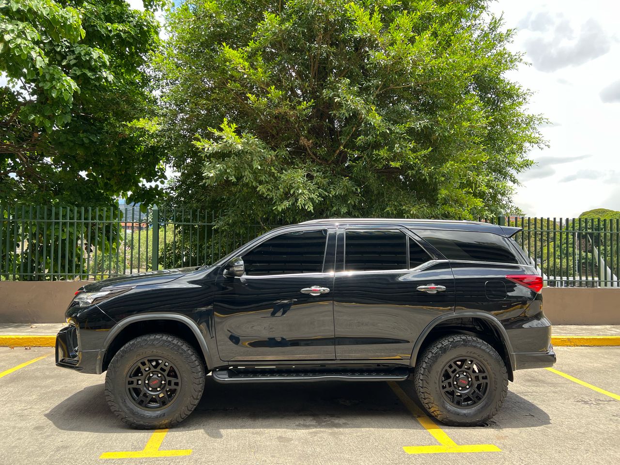 Toyota Fortuner VXR+ V6 – Año 2020