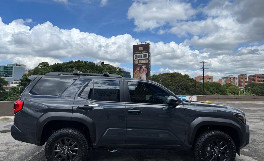 Toyota 4Runner SR5 – Año 2025