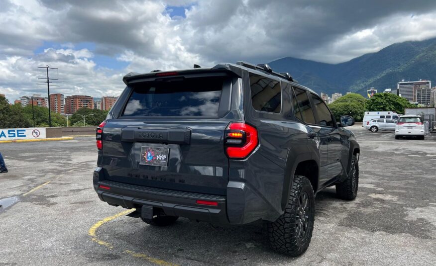 Toyota 4Runner SR5 – Año 2025