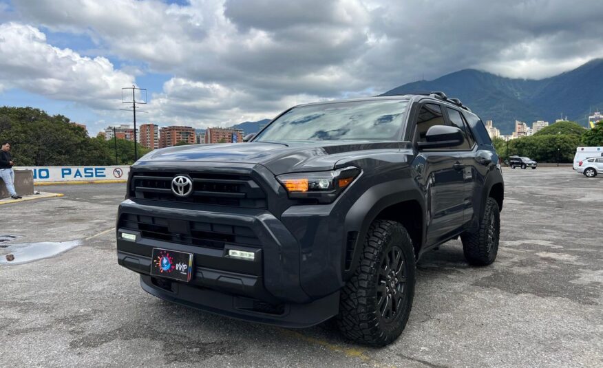 Toyota 4Runner SR5 – Año 2025