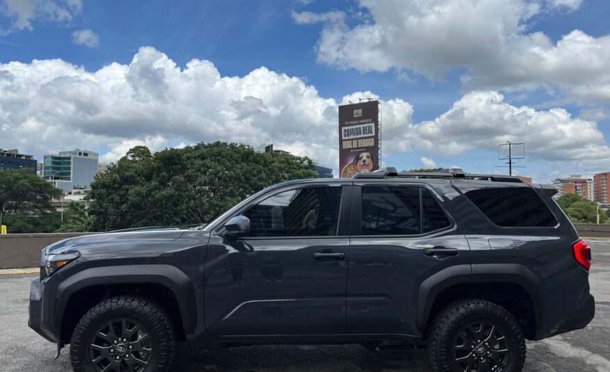 Toyota 4Runner SR5 – Año 2025