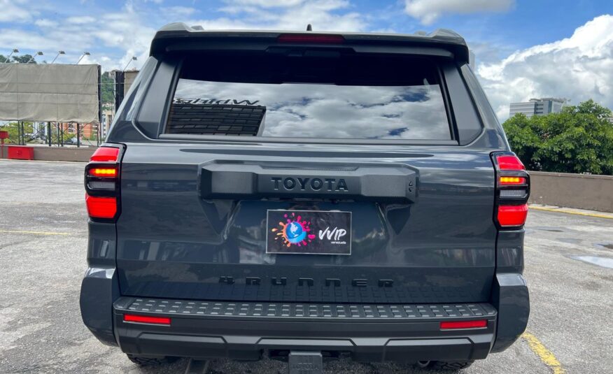 Toyota 4Runner SR5 – Año 2025