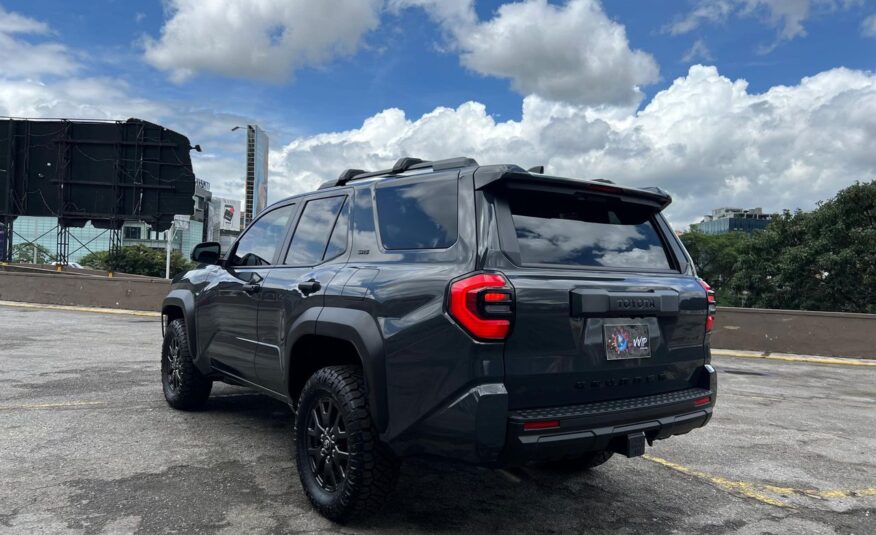 Toyota 4Runner SR5 – Año 2025