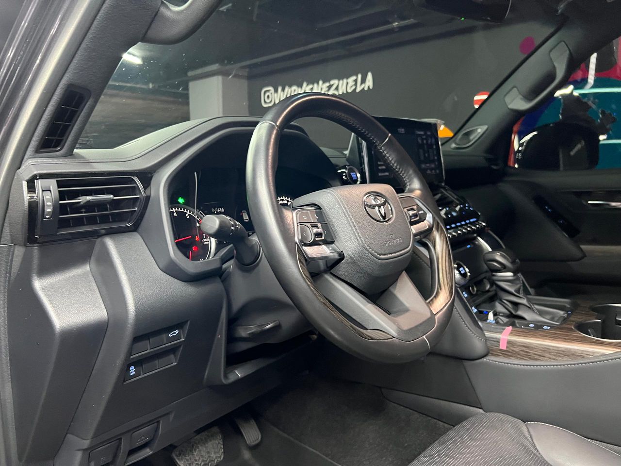 Toyota LC300 – Año 2024