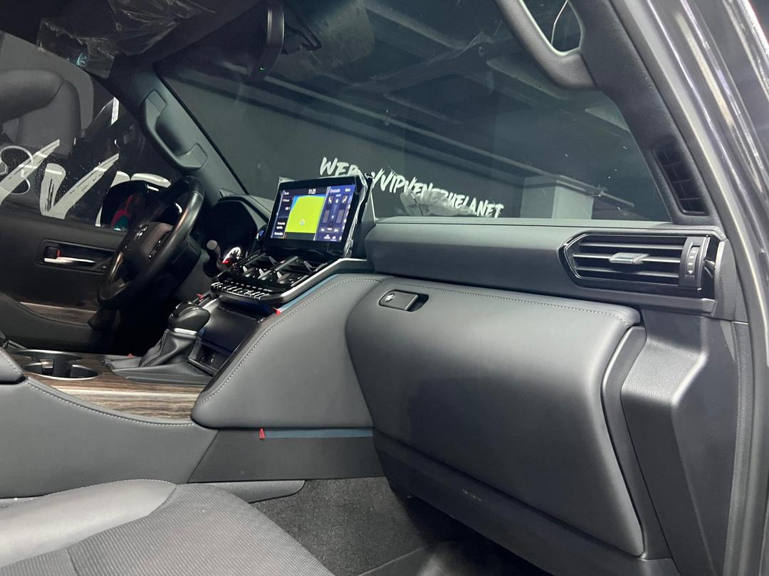 Toyota LC300 – Año 2024