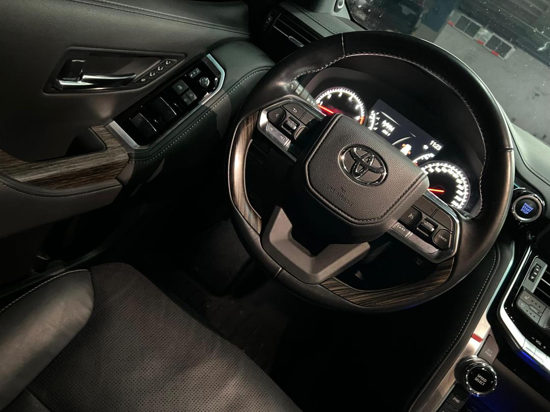 Toyota LC300 – Año 2024