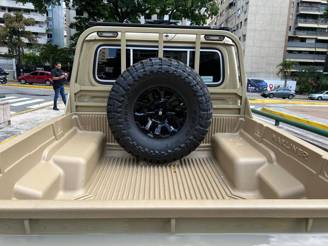 Toyota Land Cruiser LX V6 40 Aniversario – Año 2025