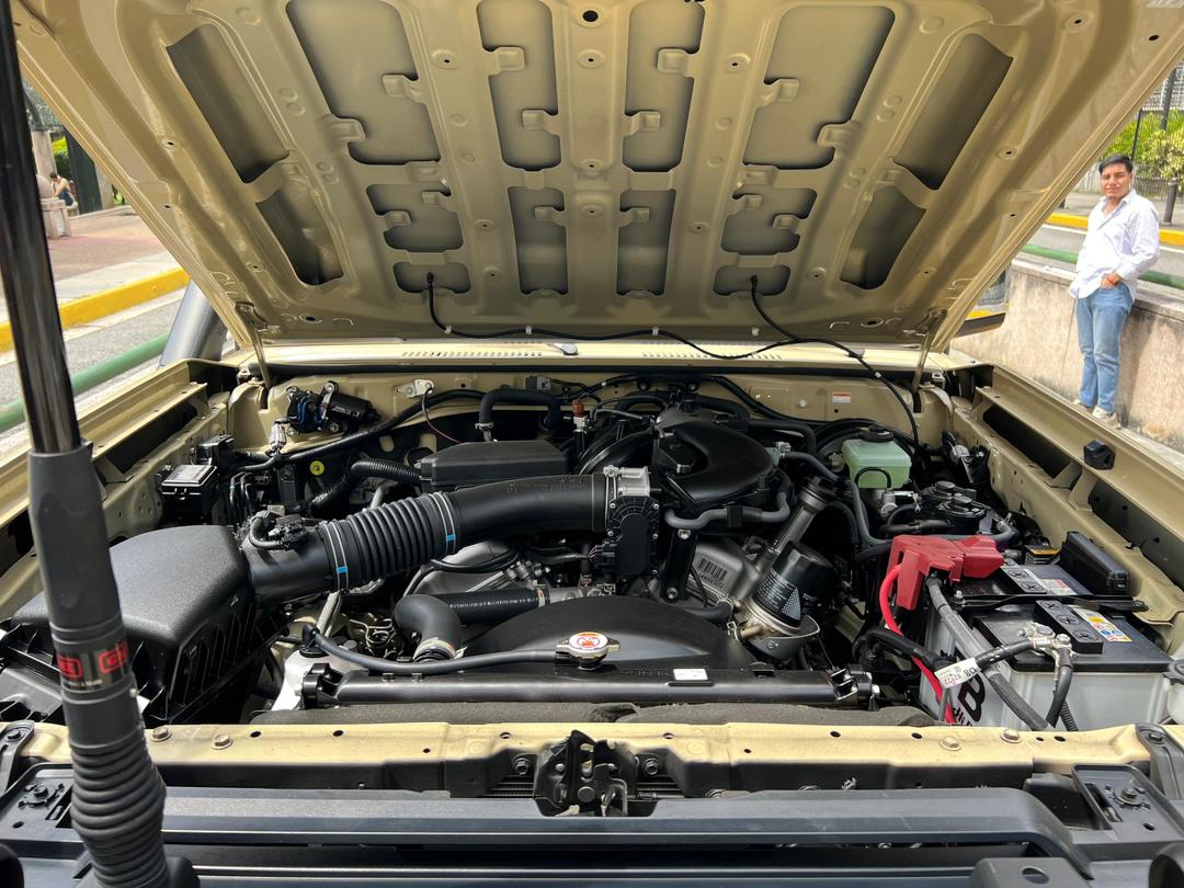 Toyota Land Cruiser LX V6 40 Aniversario – Año 2025