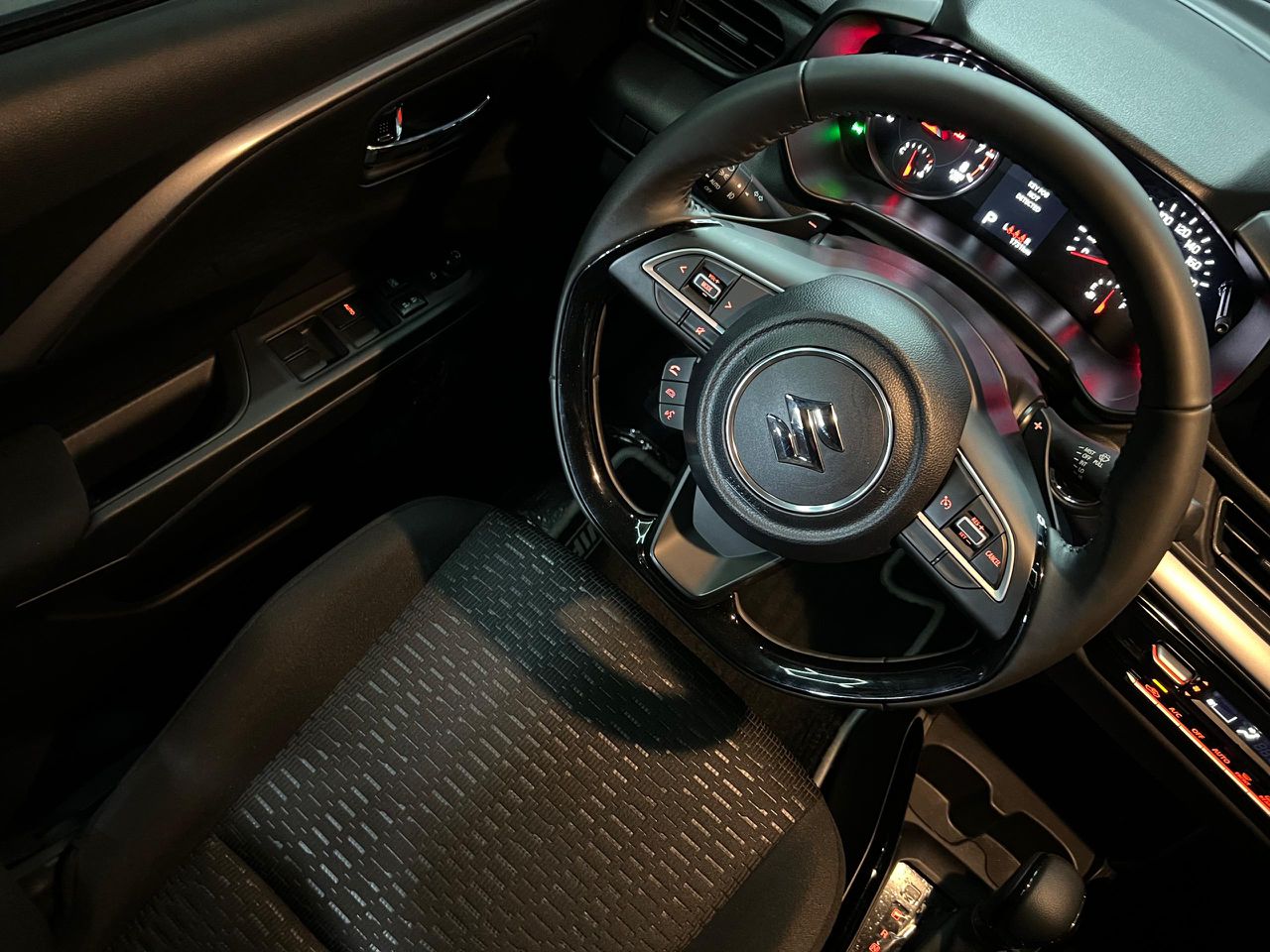 Suzuki Swift GLX – Año 2025