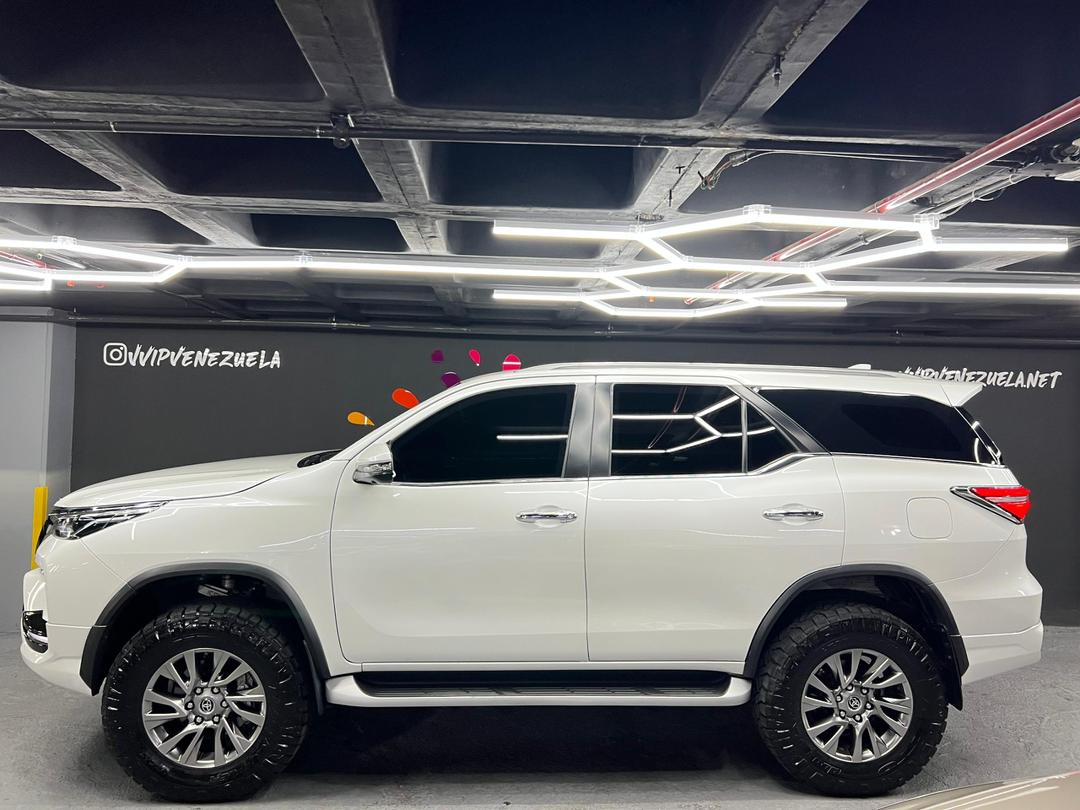Toyota Fortuner VXR 4.0 V6 – Año 2025