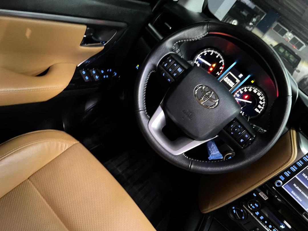 Toyota Fortuner VXR 4.0 V6 – Año 2025