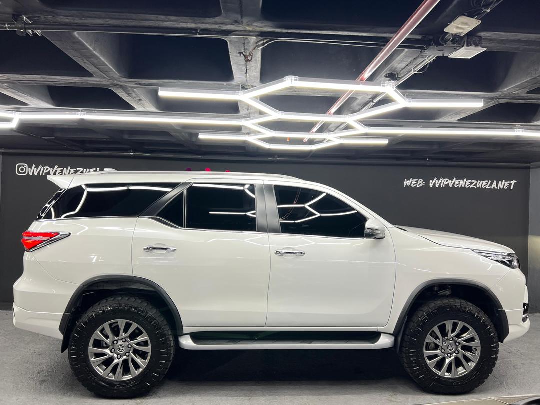 Toyota Fortuner VXR 4.0 V6 – Año 2025