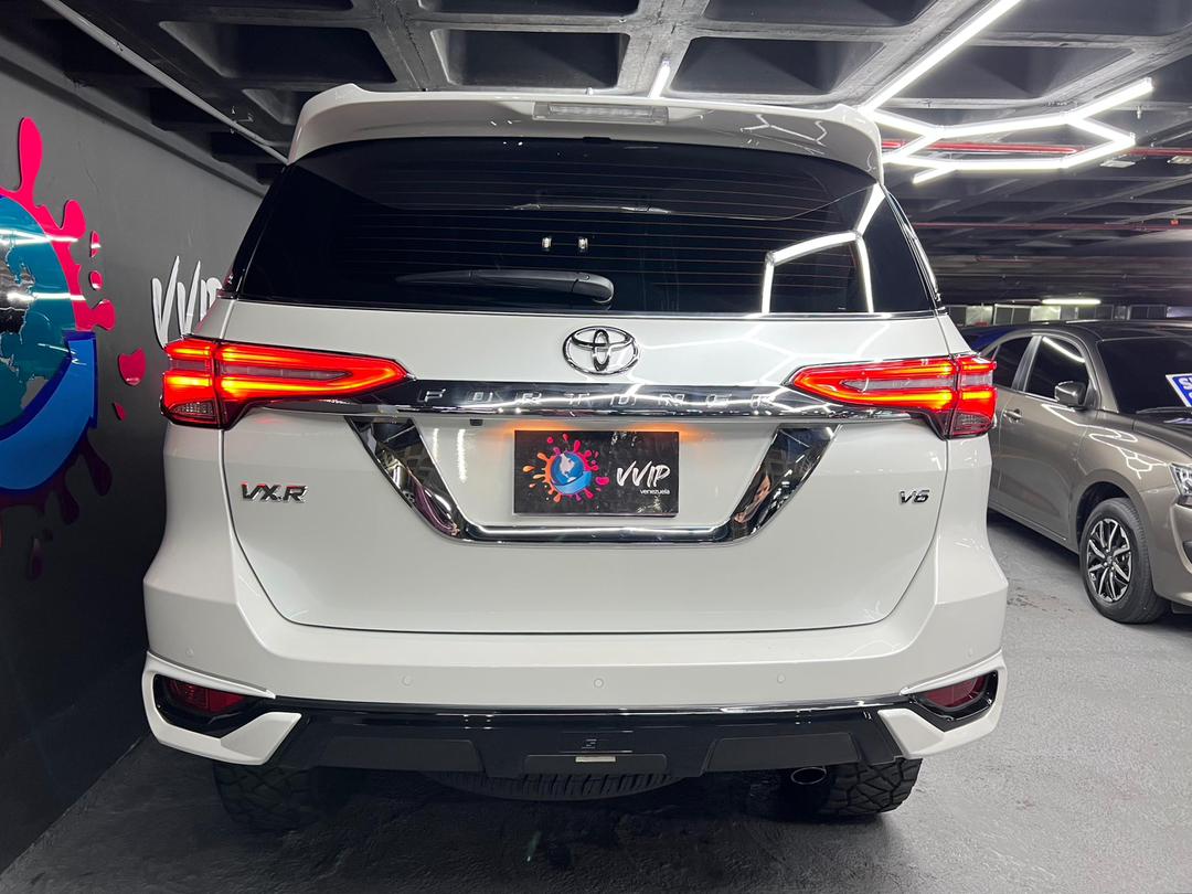 Toyota Fortuner VXR 4.0 V6 – Año 2025
