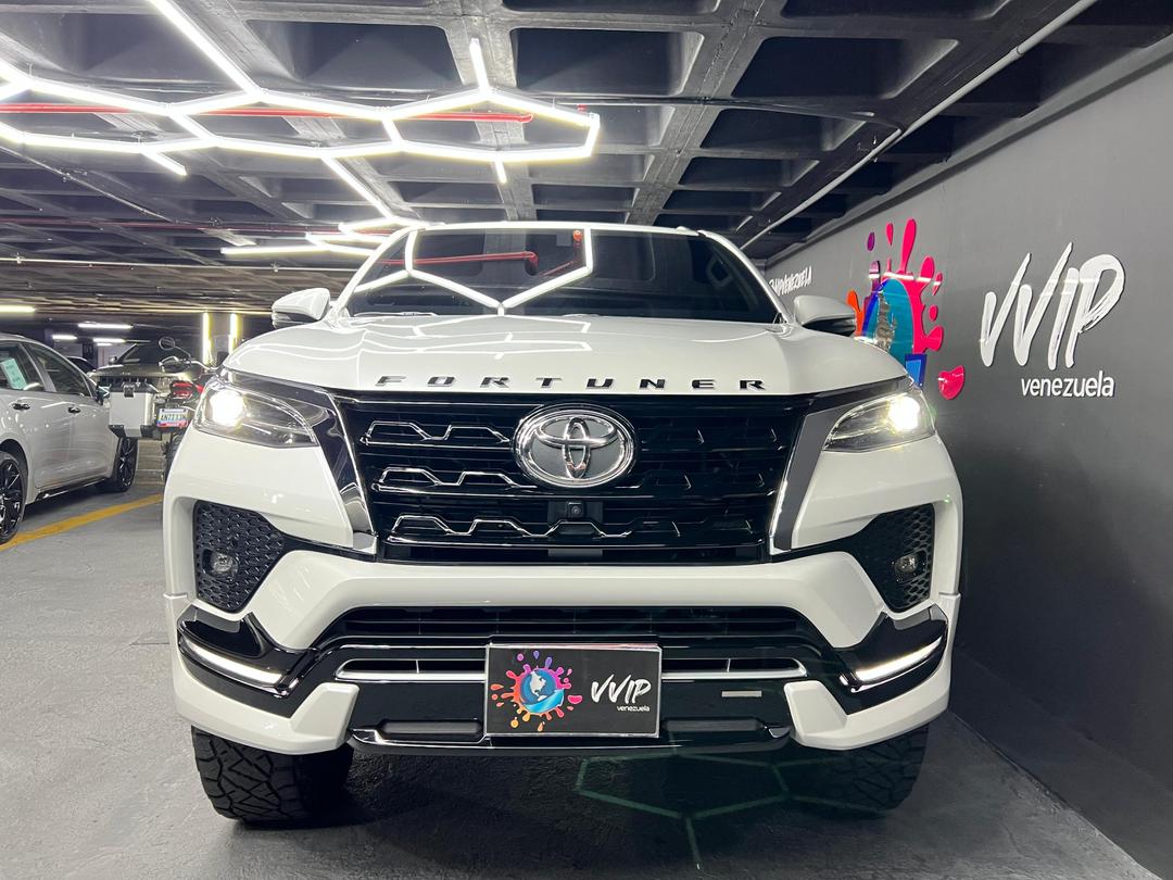 Toyota Fortuner VXR 4.0 V6 – Año 2025
