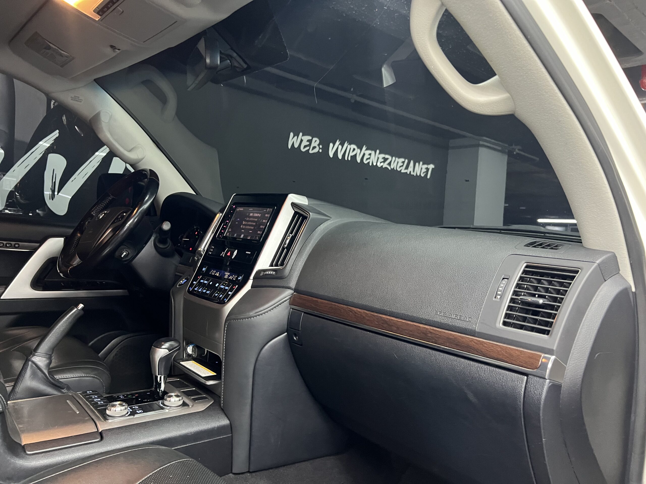 Toyota Land Cruiser V8 5.7 – Año 2021