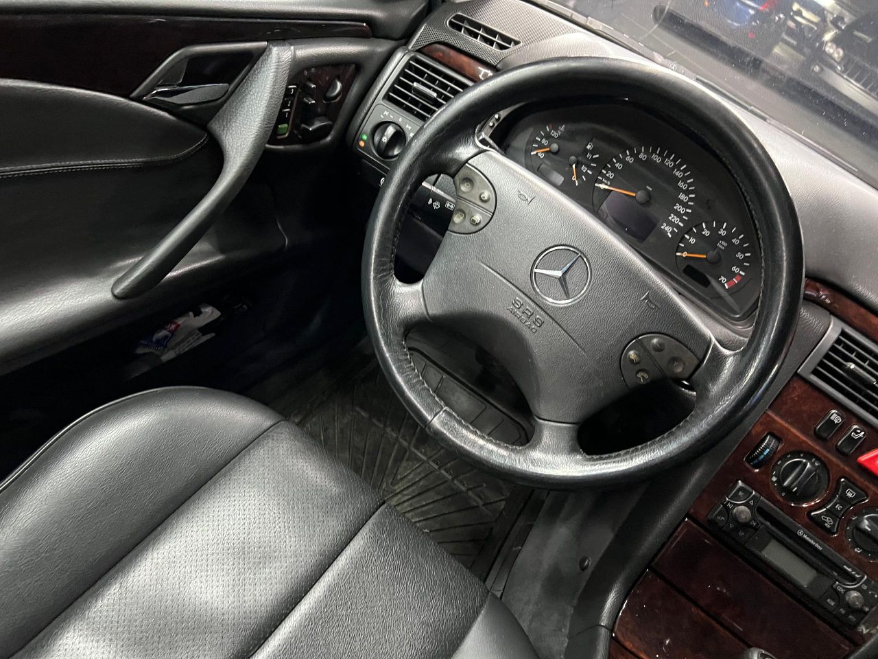 Mercedes E 240 – Año 2002