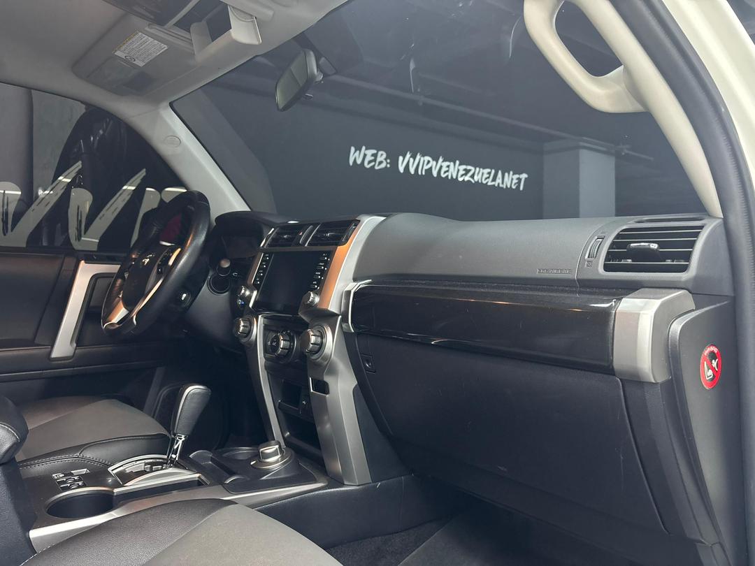 Toyota 4Runner SR5 – Año 2024