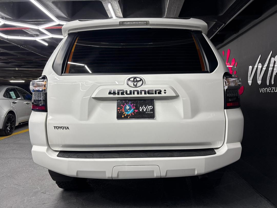 Toyota 4Runner SR5 – Año 2024