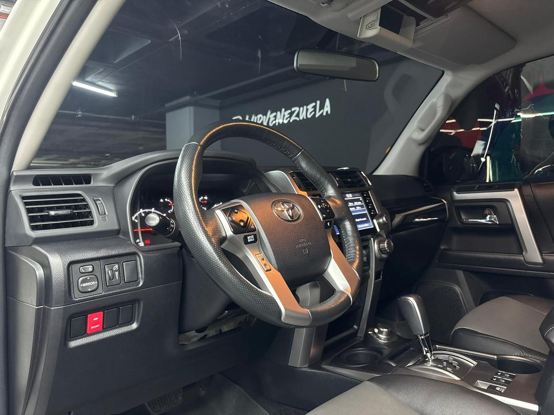 Toyota 4Runner SR5 – Año 2024