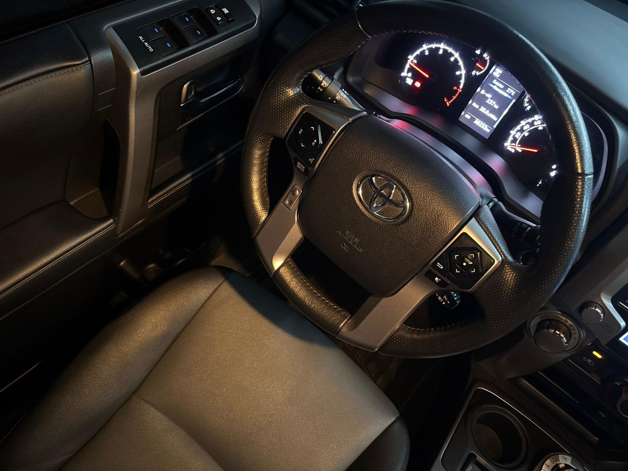 Toyota 4Runner SR5 – Año 2024