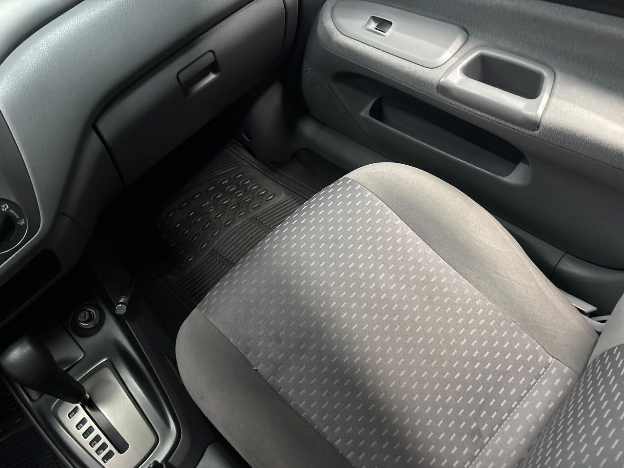 Mitsubishi Lancer GLX – Año 2013