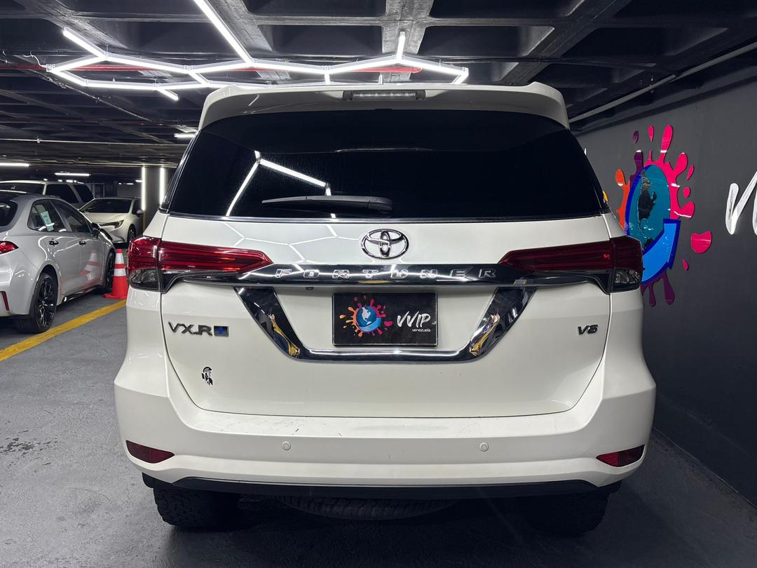 Toyota Fortuner VXR+  Blindada Nivel III – Año 2018