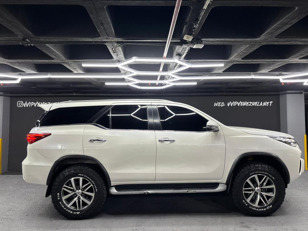 Toyota Fortuner VXR+  Blindada Nivel III – Año 2018